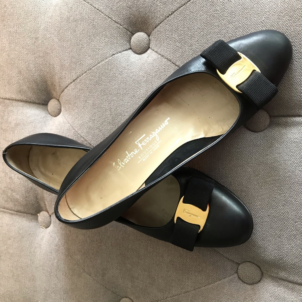 Salvatore Ferragamo 7B Vara black leather shoe